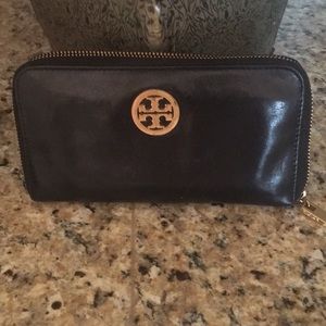 Tory Burch Black Robinson Continental wallet
